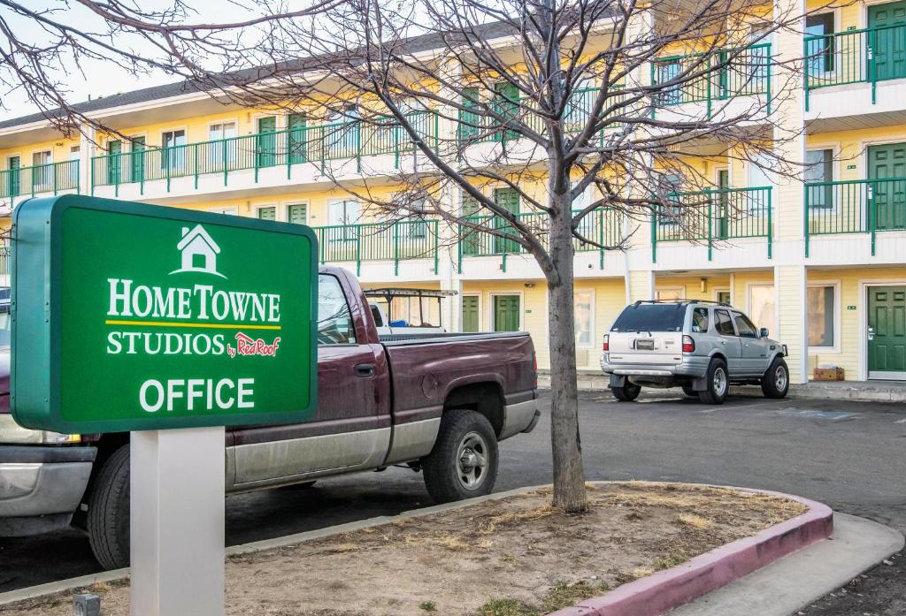 HomeTowne Studios by Red Roof Colorado Springs - Airport photo 3