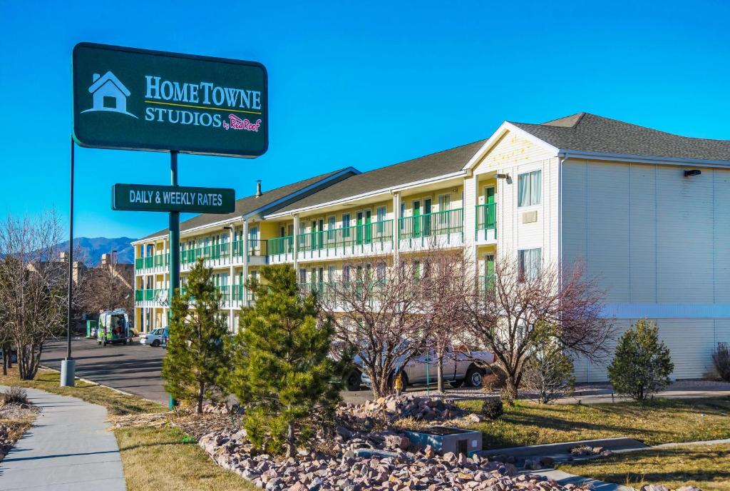 HomeTowne Studios by Red Roof Colorado Springs - Airport photo 1