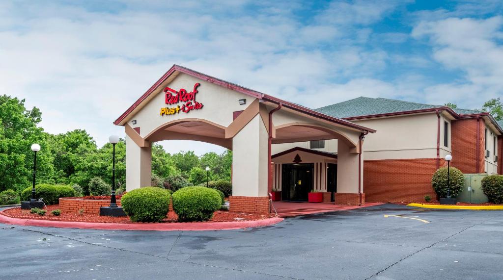 Red Roof Inn PLUS+ & Suites Opelika image