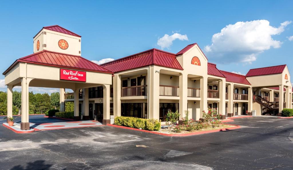 Red Roof Inn & Suites Clinton, TN image