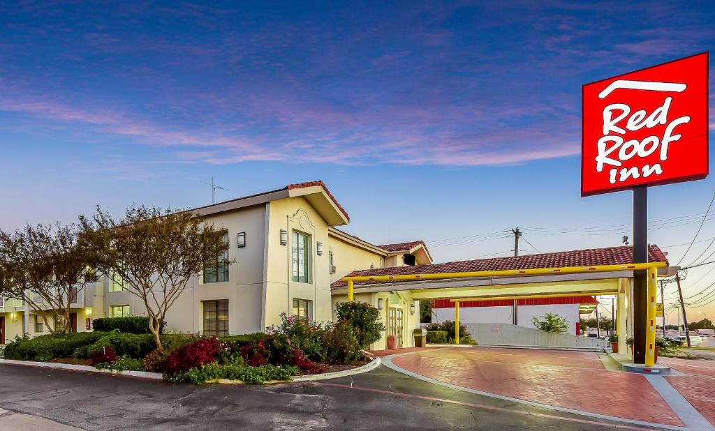 Red Roof Inn Plano image