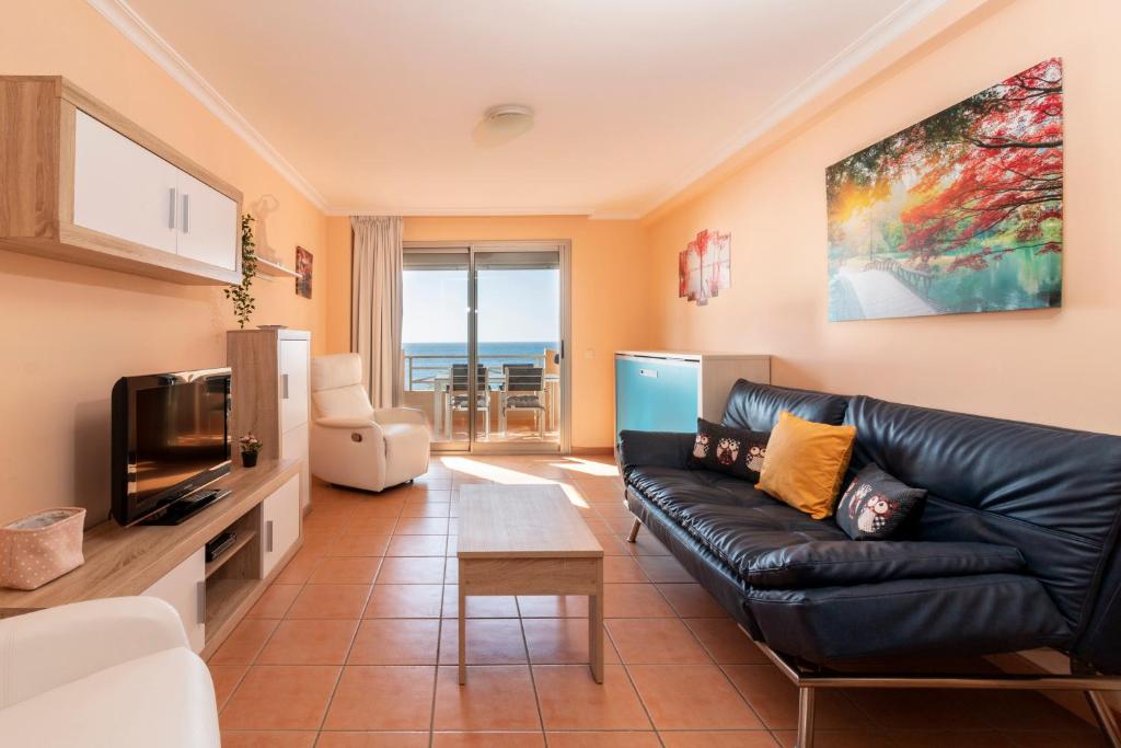 HomeForGuest Spacious and bright flat on the beach La Tejita photo 3