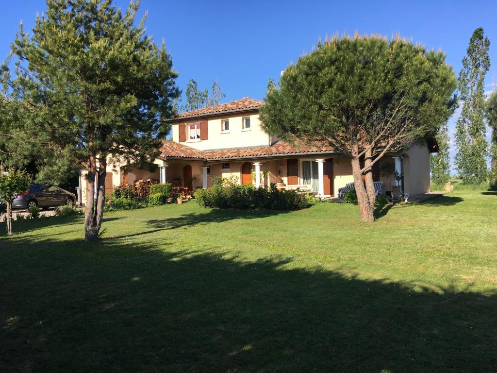 Maison de 4 chambres avec jardin clos et wifi a Saint Cyr sur le Rhone