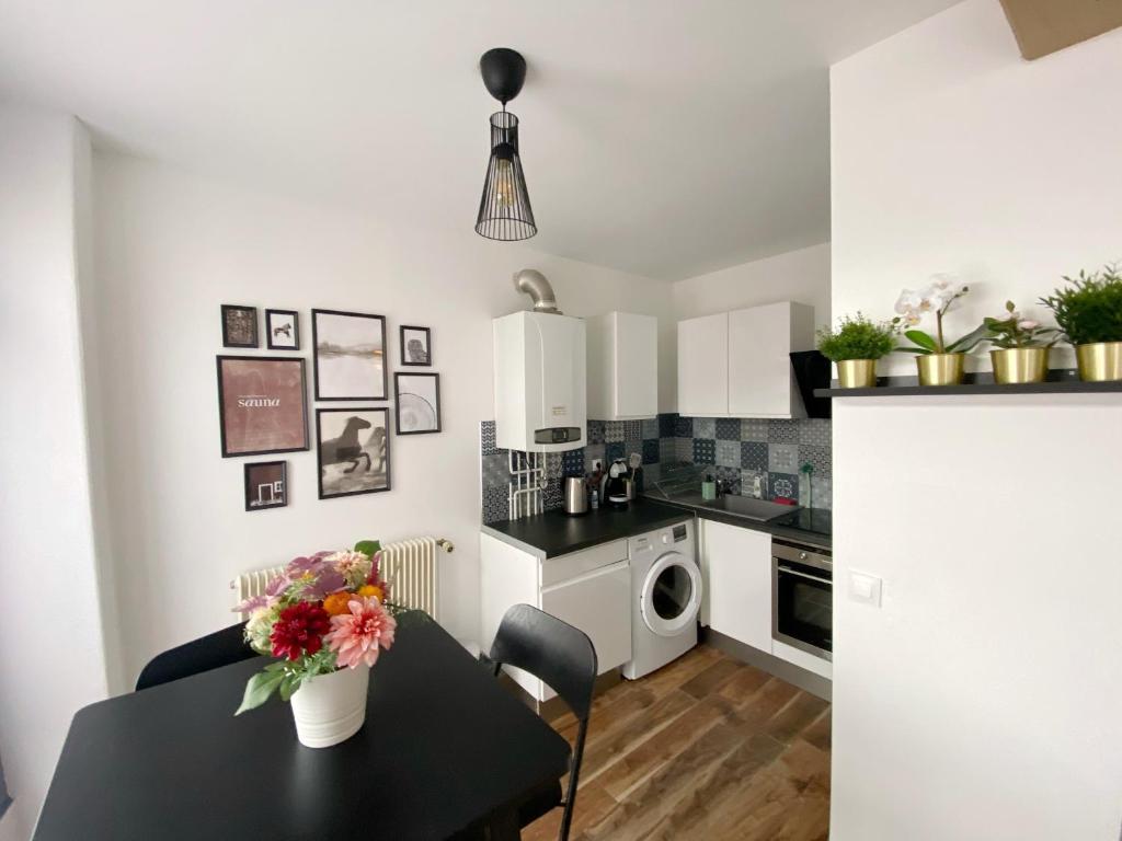 015 CHIC & COSY STUDIO 41m2 HYPERCENTRE WIFI SMART TV NETFLIX photo 3
