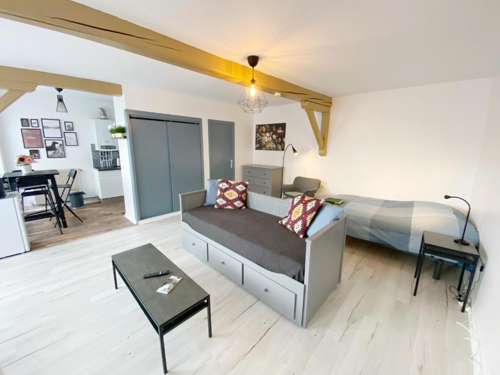 015 CHIC & COSY STUDIO 41m2 HYPERCENTRE WIFI SMART TV NETFLIX photo 2
