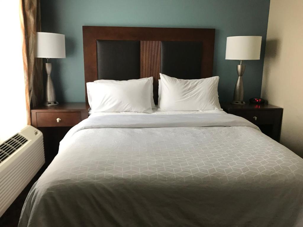 Holiday Inn Express and Suites St. Cloud, an IHG Hotel photo 1