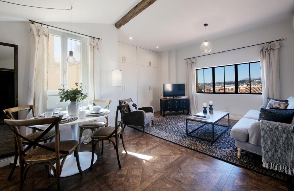COCOON LOFT - MAGNIFIQUE LOFT SOUS TOIT, REFAIT A NEUF, VUES SPLENDIDES, CLIM, WIFi