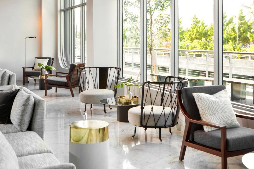 Kimpton Hotel Palomar South Beach, an IHG Hotel image
