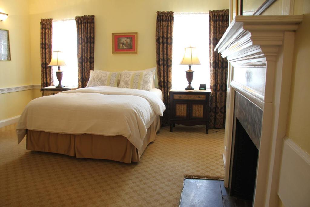 Двухместный (Luxury Room 302 Main Building), Morris House Hotel