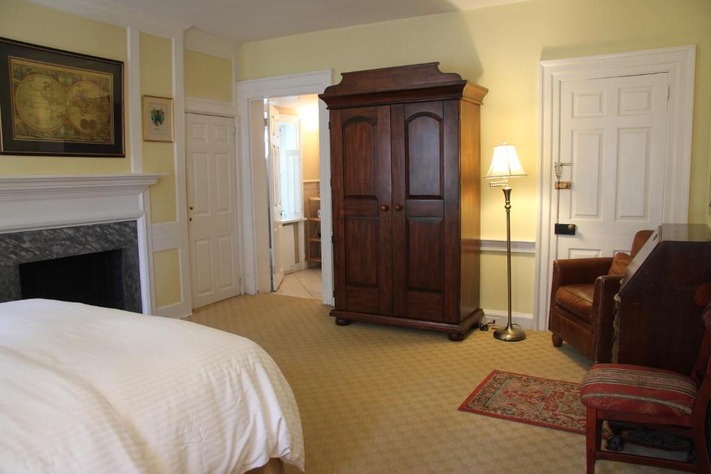 Двухместный (Luxury Room 302 Main Building), Morris House Hotel