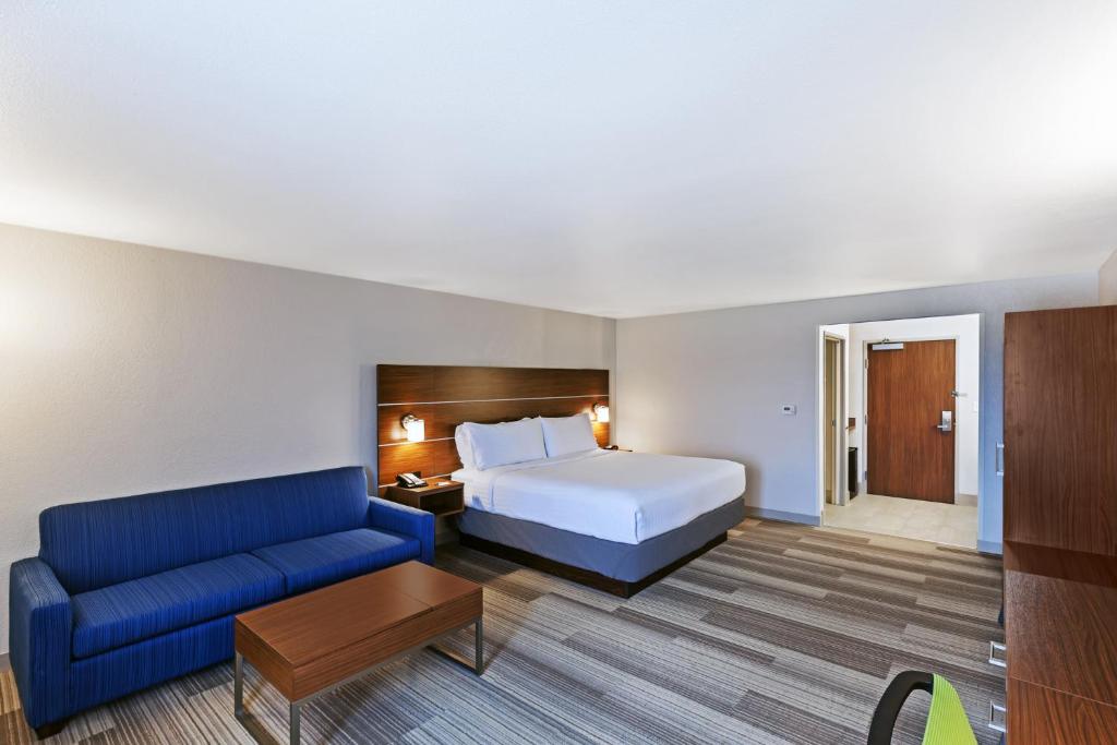 Holiday Inn Express Hotel & Suites Dallas Lewisville, an IHG Hotel photo 1