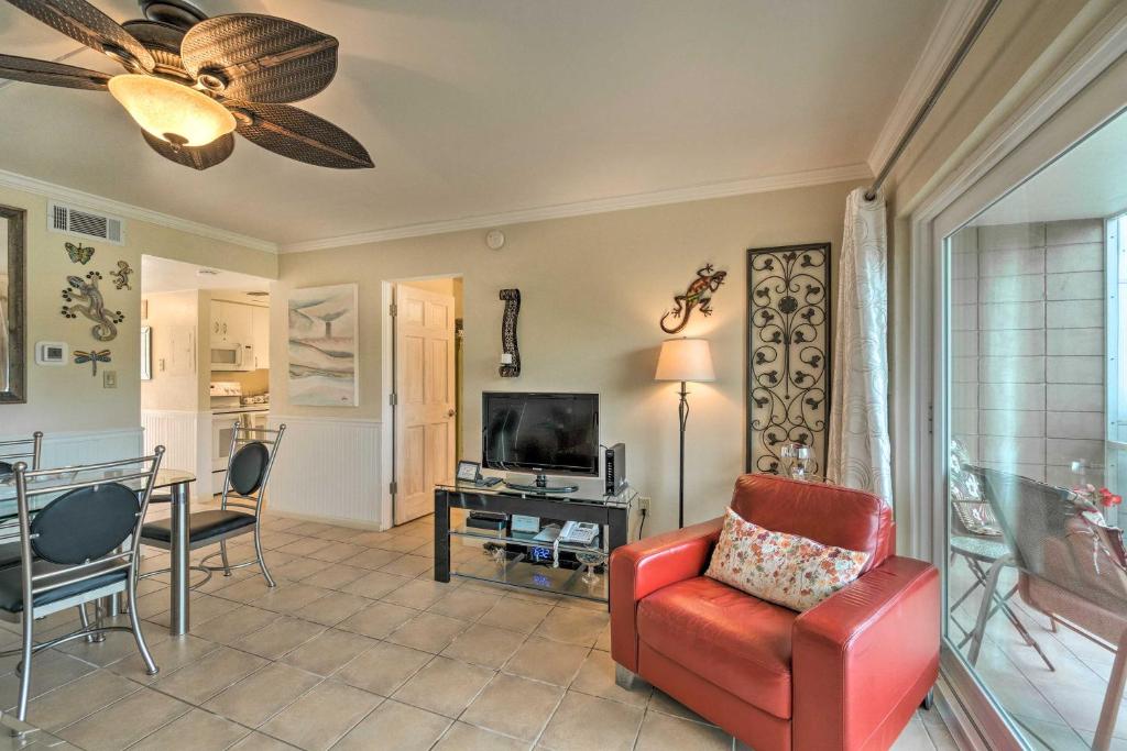Longboat Key Condo with Lanai, Walk to Beach and Shops photo 4