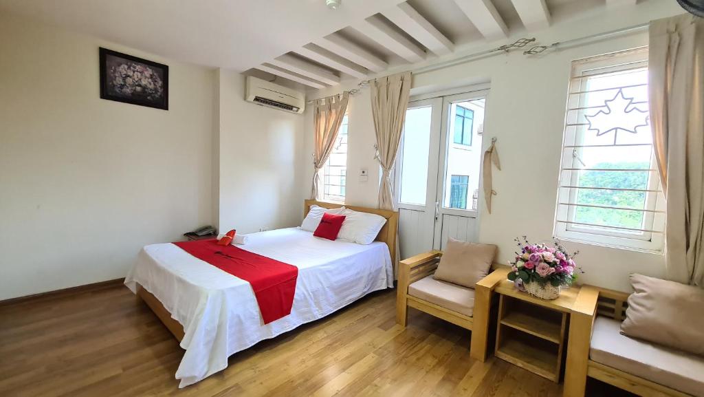 Двухместный (Двухместный номер Делюкс с 1 кроватью), Reddoorz near Tran Duy Hung Street 3