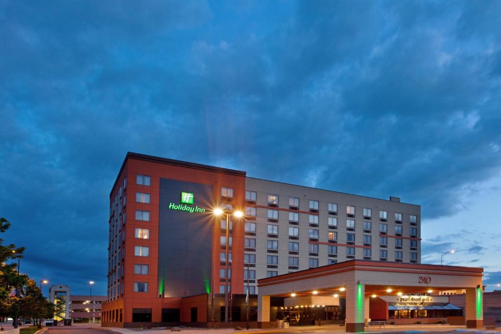 Holiday Inn Grand Rapids Downtown, an IHG Hotel photo 4