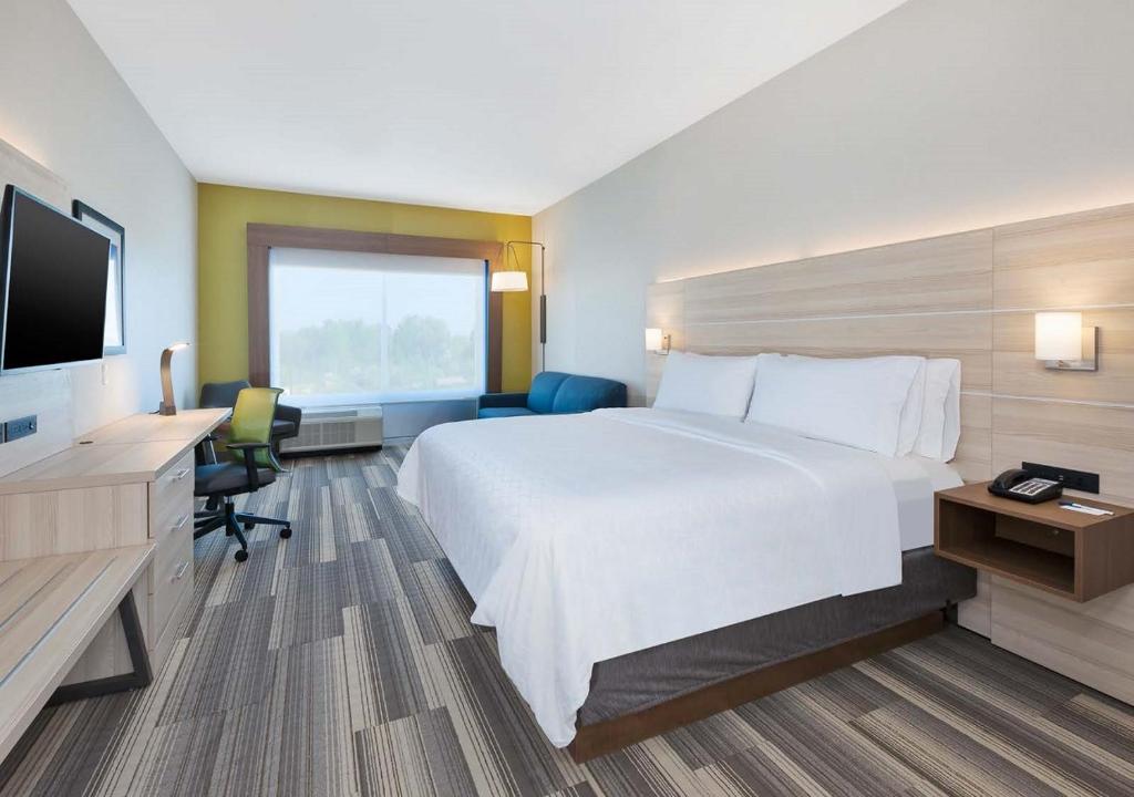 Holiday Inn Express & Suites - Grand Rapids Airport - South, an IHG Hotel photo 4