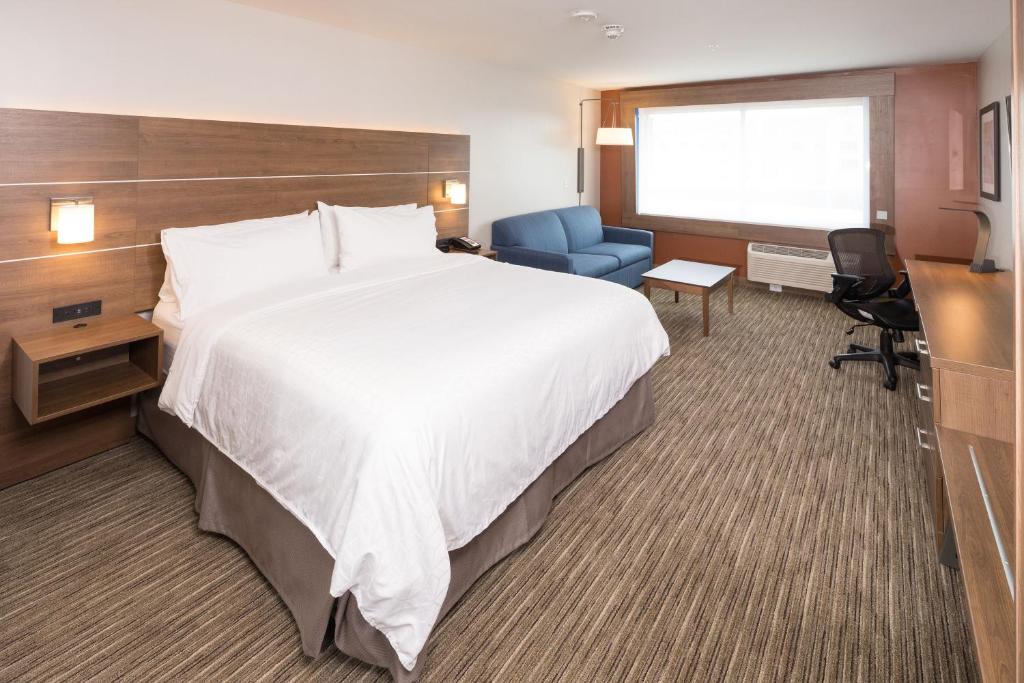 Holiday Inn Express & Suites - Kalamazoo West, an IHG Hotel photo 1