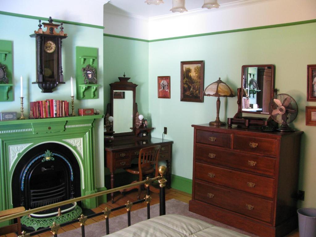Gower Manor Historic Bed & Breakfast photo 4