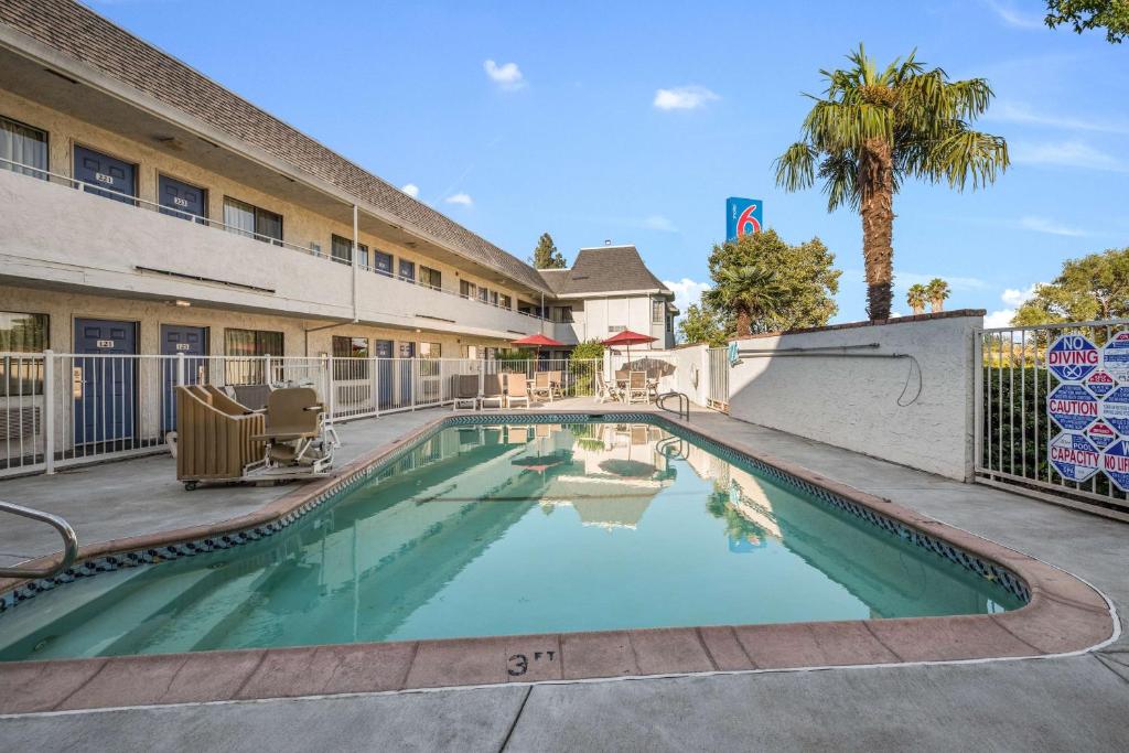 Motel 6 Fairfield, CA - North image