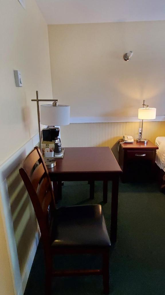 Comox Valley Inn & Suites photo 4