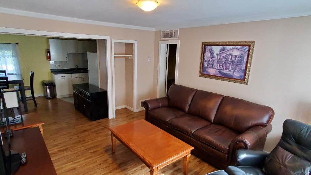 Comox Valley Inn & Suites photo 2