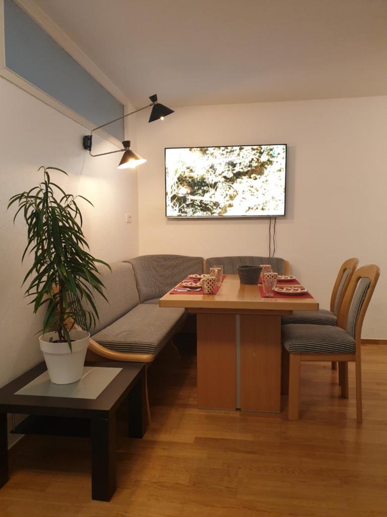 Happy family's nest photo 3