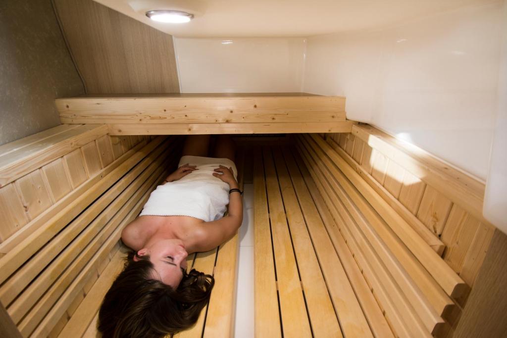 Jacht motorowy Balt Tytan 918 - 2 kabinowy plus SAUNA photo 1