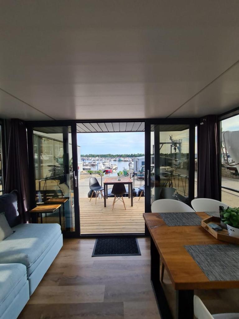 Otter Comfort klasse XL Houseboat photo 4