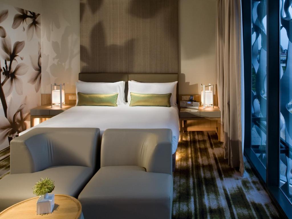 Двухместный (Номер Feature с кроватью размера «king-size» - Для курящих), Crowne Plaza Changi Airport