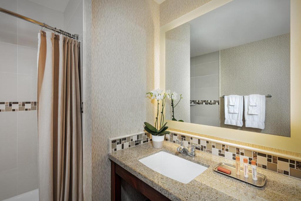 Сьюит (Люкс с видом на залив), Bahia Resort Hotel