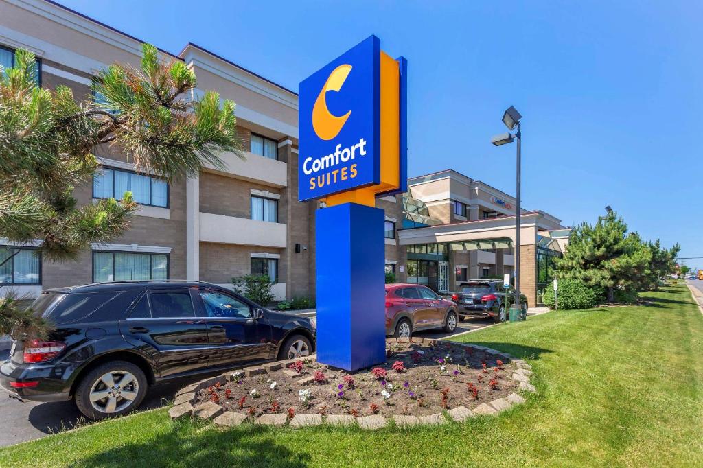 Comfort Suites Oakbrook Terrace near Oakbrook Center image