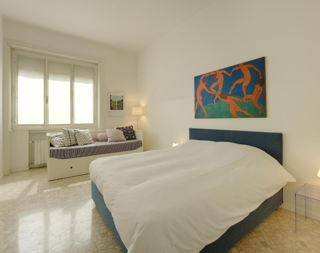 Milan Apartment Rental Room Type - One-Bedroom Apartment (6 Adults) Milan Apartment Rental Room Type - One-Bedroom Apartment (6 Adults)