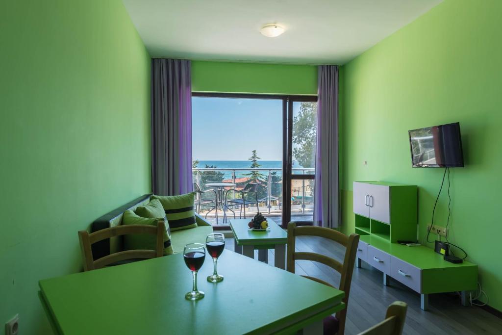 1-st Line Izvora Sea View Apartments on Golden Sands photo 3