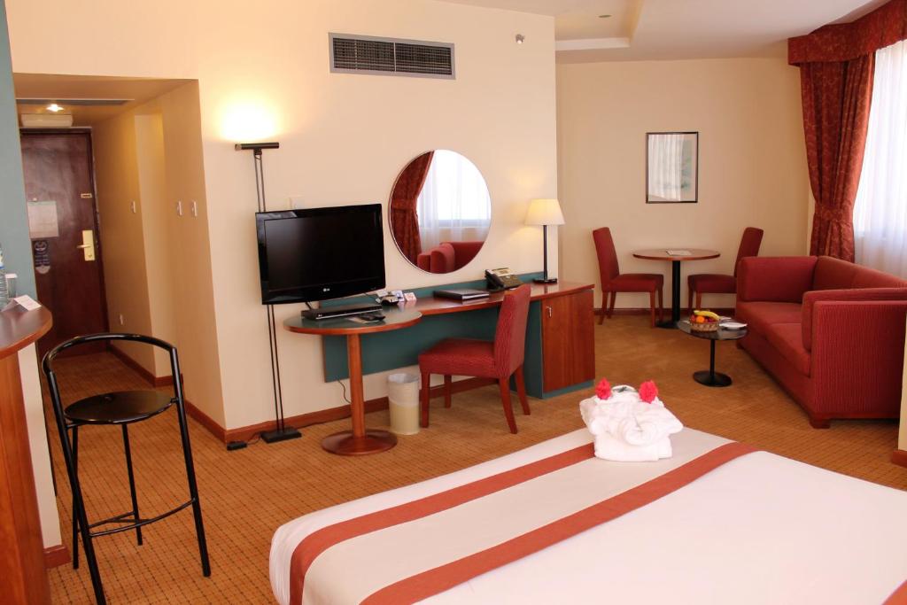 Сьюит (Полулюкс), Отель Al Diar Dana Hotel