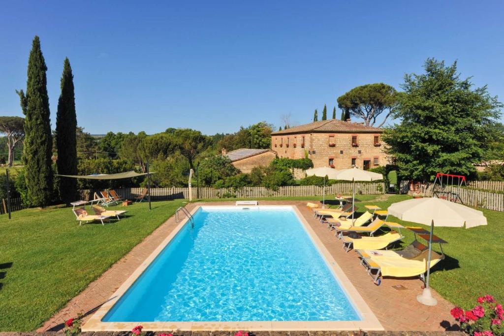 9 bedrooms villa with private pool enclosed garden and wifi at Monteroni d'Arbia