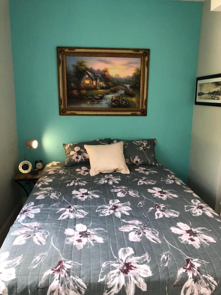 Cozy Aqua Private Suite with Parking image