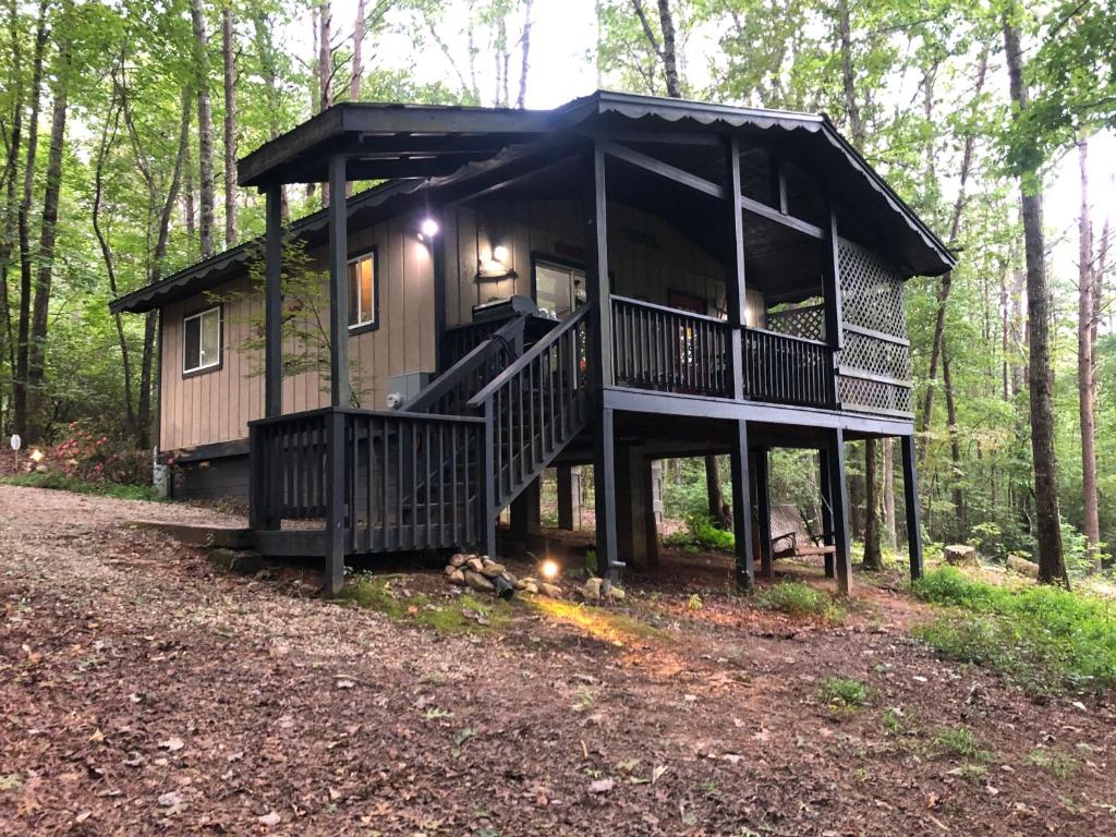 Mountain-top Cabin Get-away with Hot tub and a View photo 1