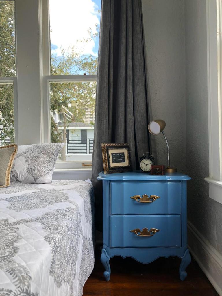 Sunny and Charming Suite next to MIA - Tap to explore photos