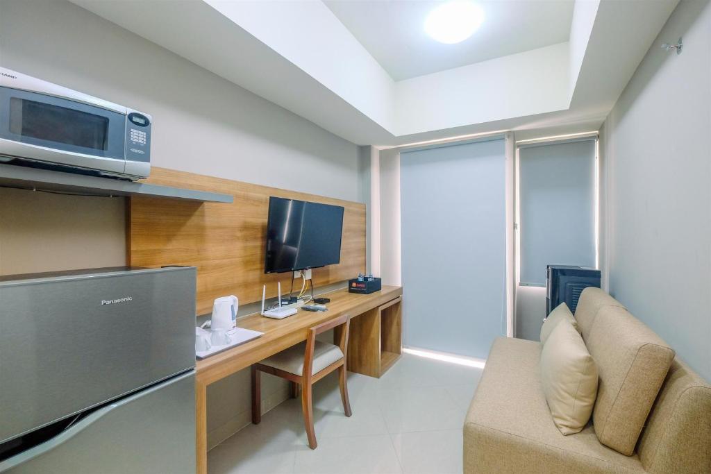 Fully Furnished with Comfortable 1BR Apartment at Mustika Golf Residence By Travelio photo 2