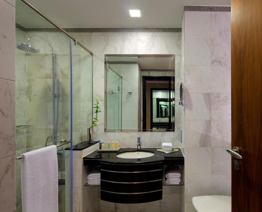 Двухместный (Улучшенный номер), Отель Radisson Blu Hotel, Dubai Media City