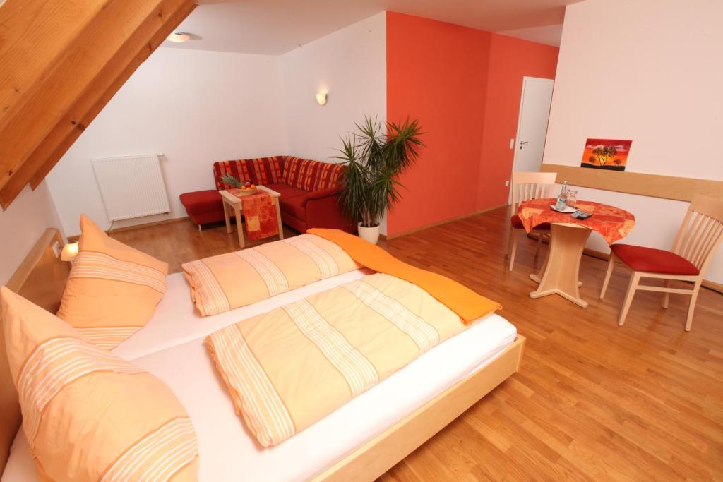 Gasthof-Pension Brauner Hirsch in Alfeld - Mittelfranken photo 4