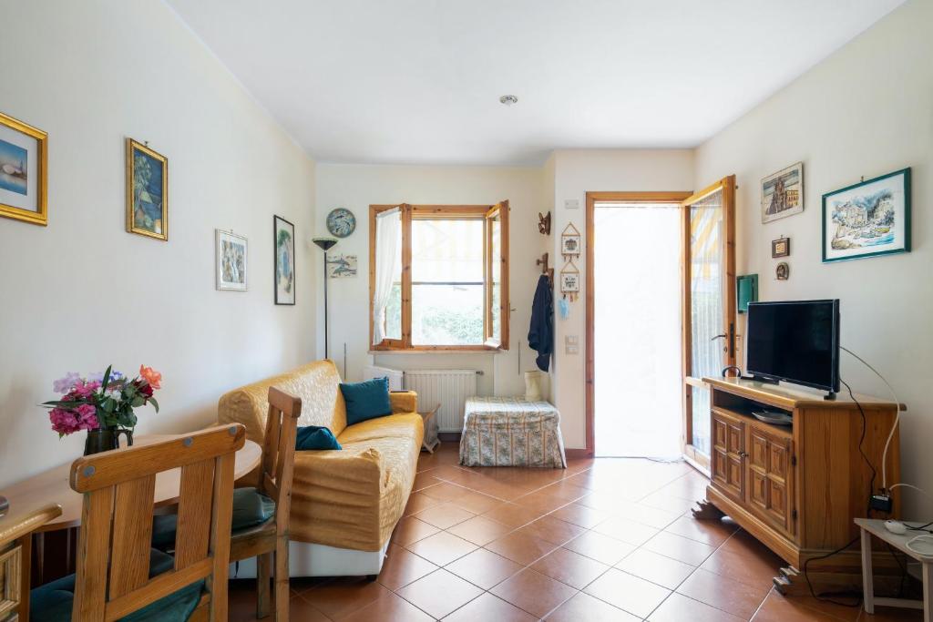 3 bedrooms house at Sabaudia 800 m away from the beach with lake view and enclosed garden photo 2