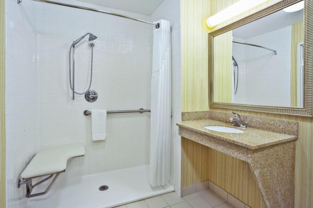 Holiday Inn Express Hotel & Suites Goshen, an IHG Hotel photo 1