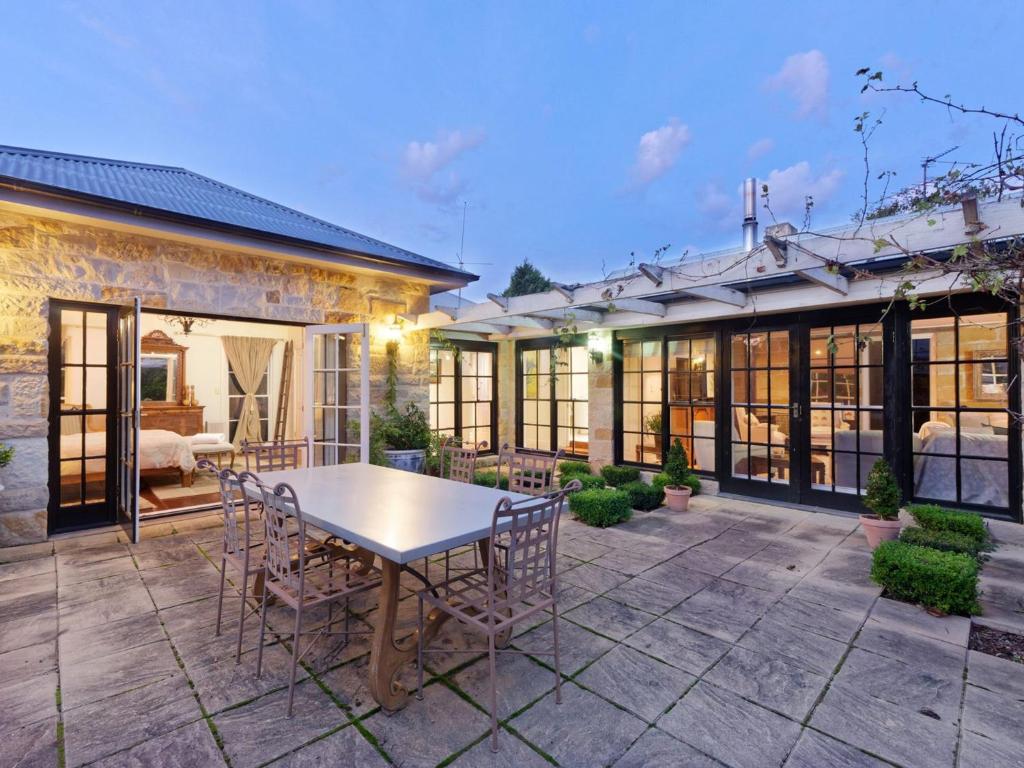 Aylmerton House and Cottage for 14 Southern Highlands photo 2