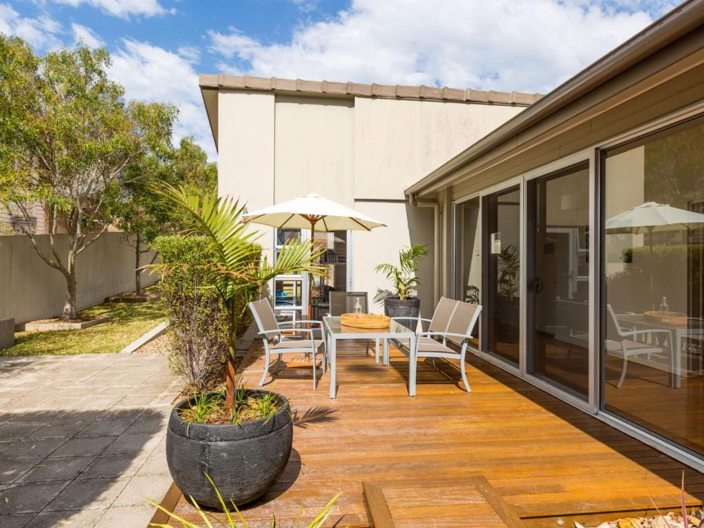 Harlequin Beach House Vincentia photo 4