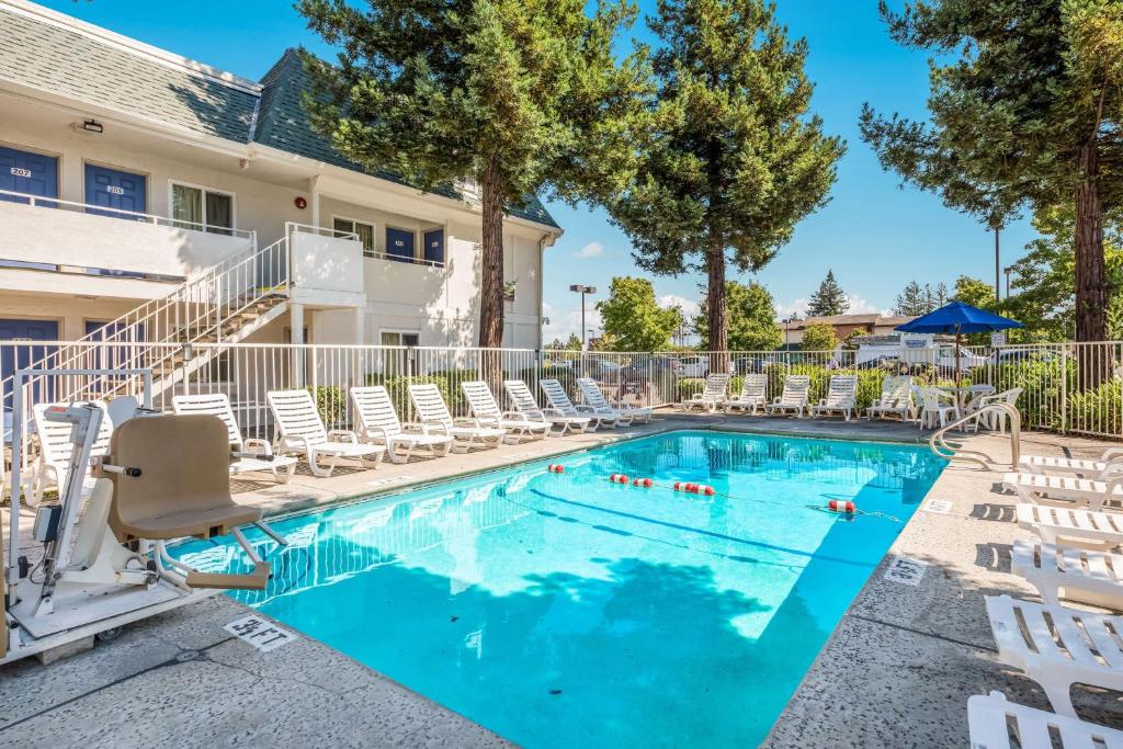 Motel 6 Rohnert Park, CA image
