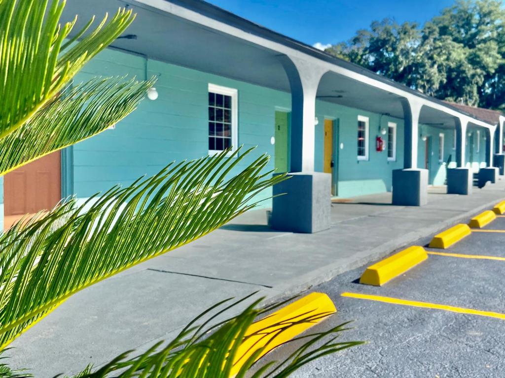 INN on 17 image