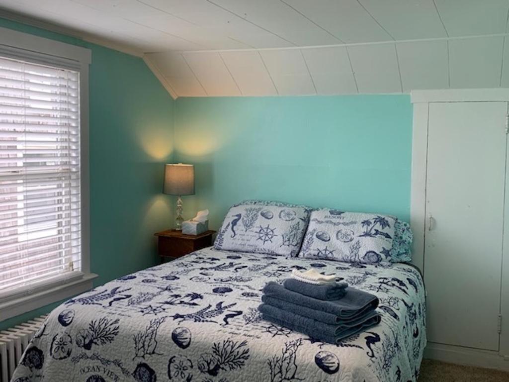Rustic Rooftop Delight - Bay Front apts photo 3