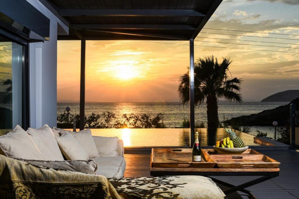 Luxury Beachfront Villa Selenia Platinum in Sounio photo 3
