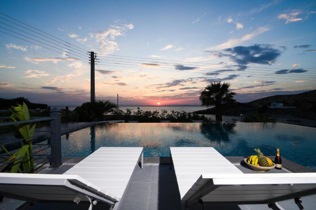 Luxury Beachfront Villa Selenia Platinum in Sounio photo 2