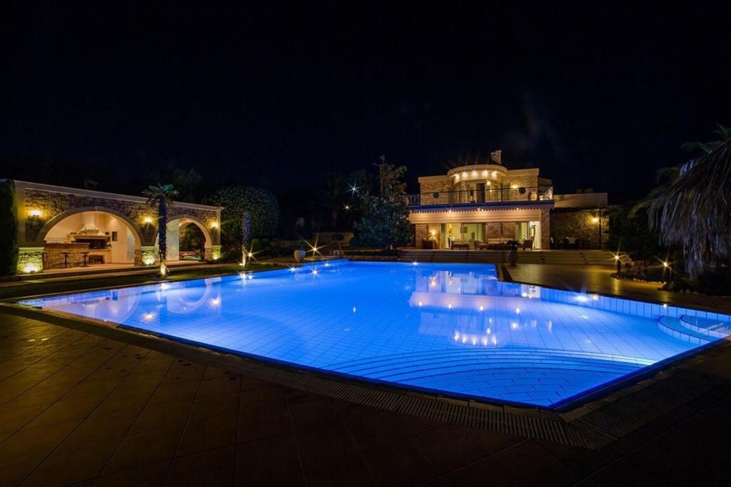 Beautiful pool Villa Sparta in Lagonissi, Athens photo 1